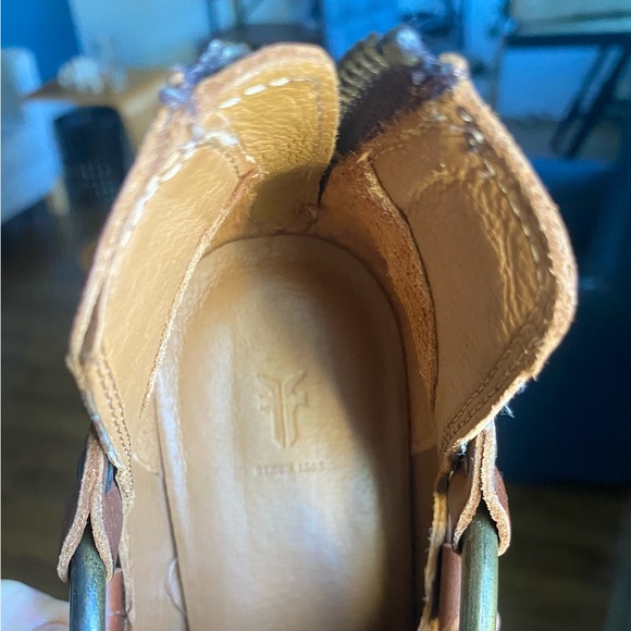FRYE RAY Leather Back Zip Harness Ankle Boots Distressed Brown 9.5 like new - Picture 6 of 12